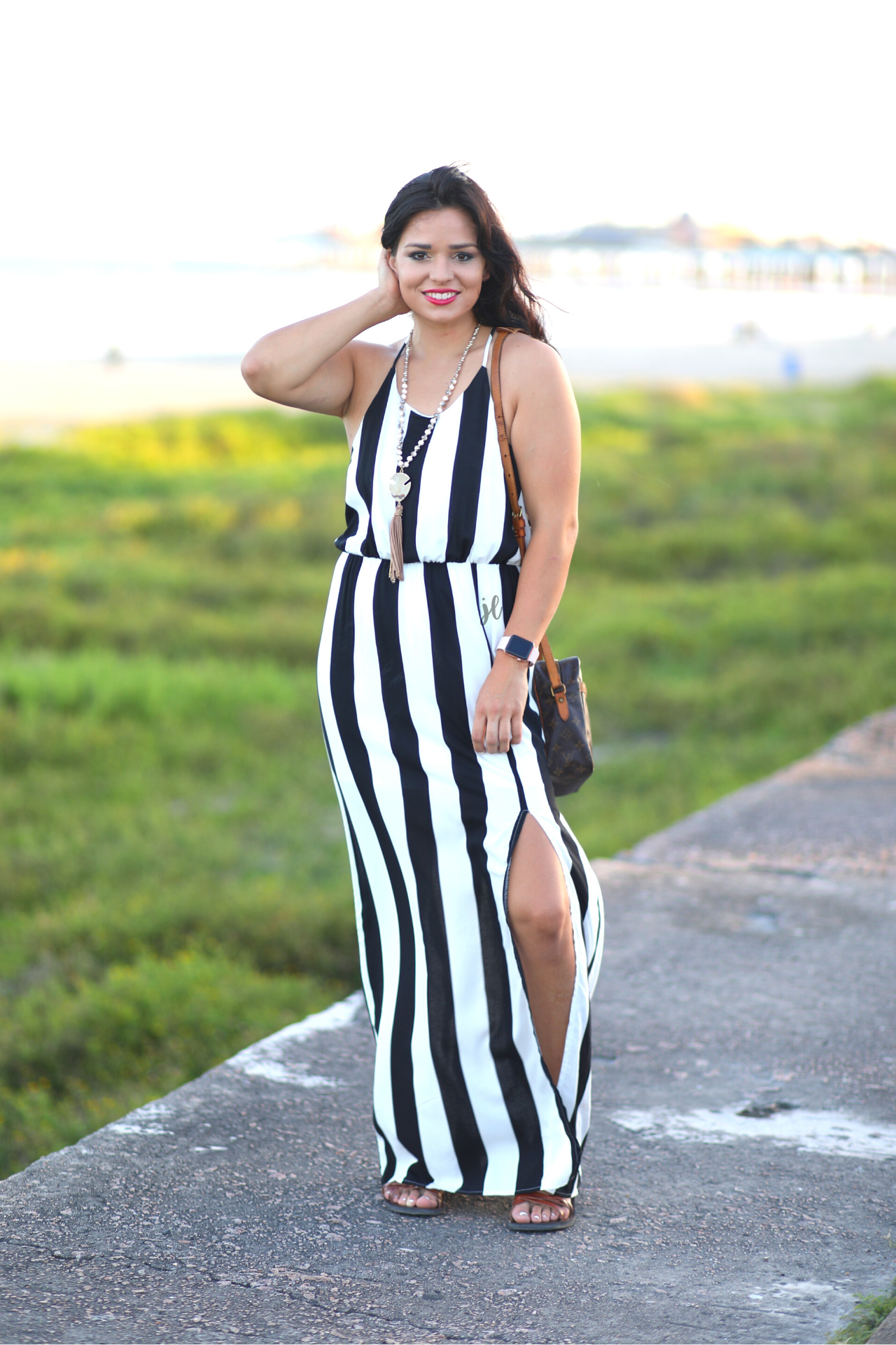 BLACK AND WHITE CRISS CROSS MAXI DRESS L