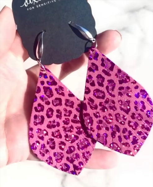 VIRGINIA ON A SYDNEY HOOK DIXIE BLISS EARRINGS