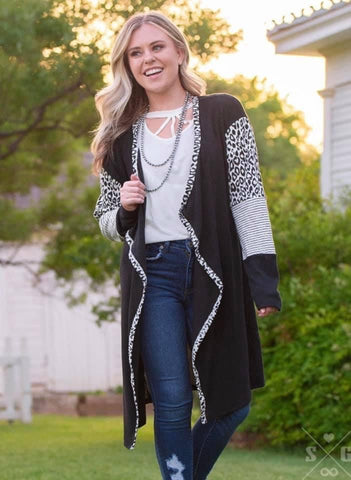 G&E / FEELING MY BEST CARDIGAN BLACK AND WHITE