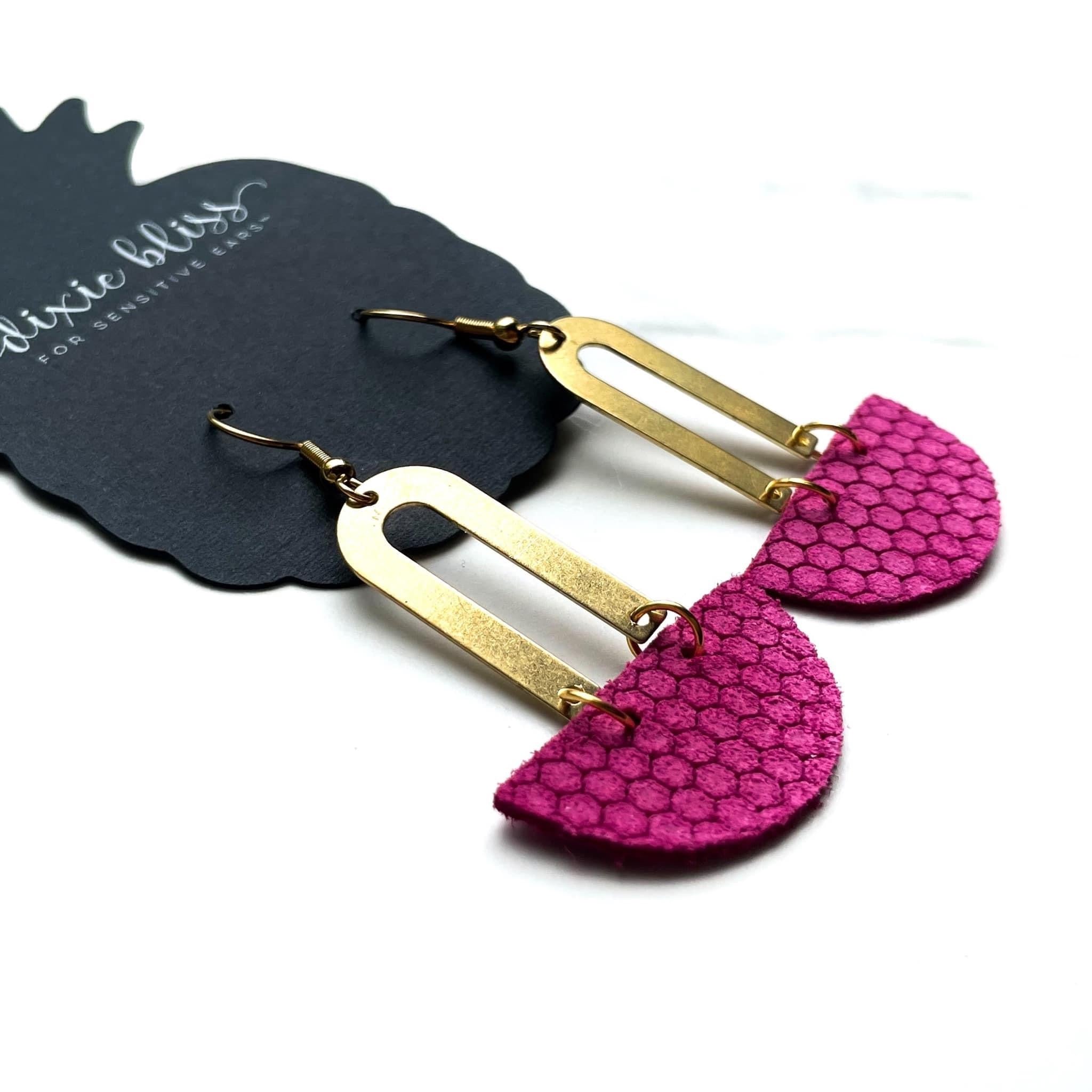 DELTA IN FUCHSIA HONEYCOMB DIXIE BLISS EARRINGS